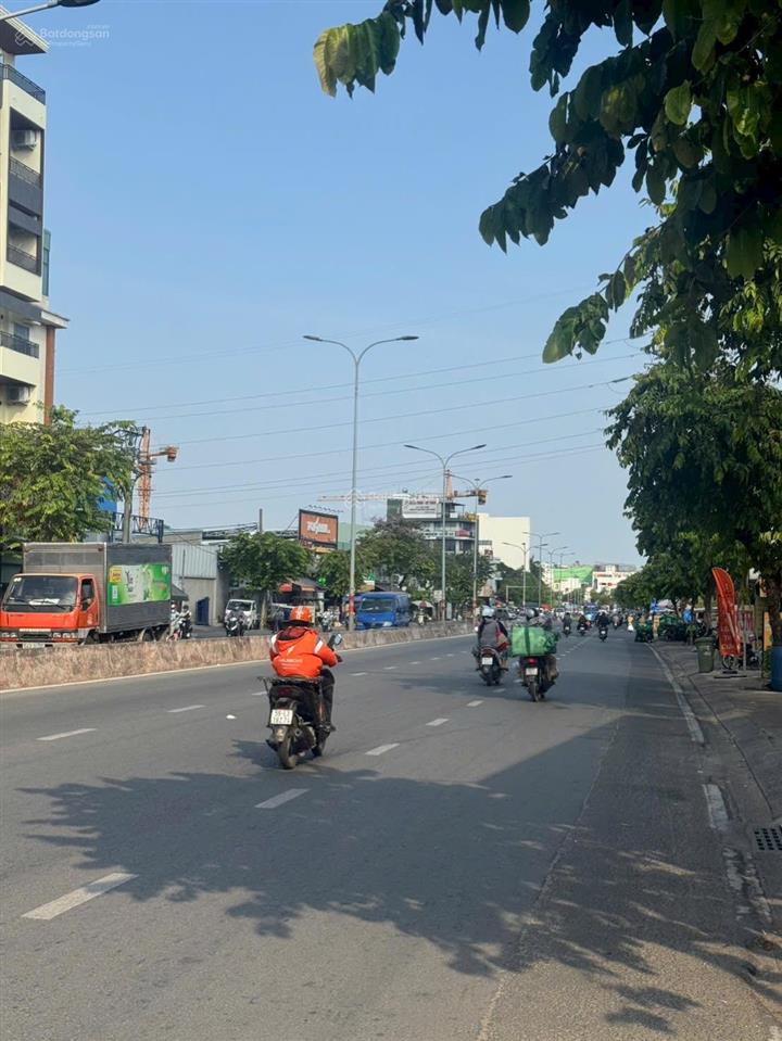 Bán nhà mặt tiền đường lê trọng tấn dt 6x25m, đúc 4,5 tấm bán 35 tỷ