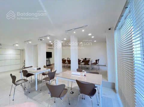 Cho thuê nhà mặt tiền số 188  190  192 bàu cát 3  0946 567 *** hiểu