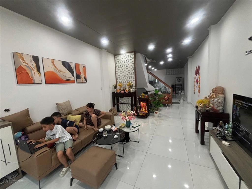 Bán nhà riêng tại trịnh đình trọng, 6,5 tỷ, 79 m2, 2pn, 3wc, pháp lý đầy đủ, đẹp, nhiều tiện ích