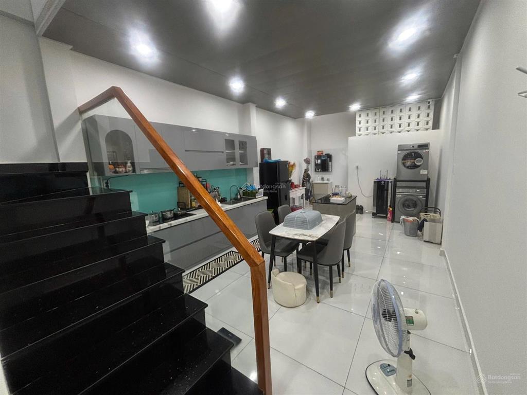 Bán nhà riêng tại trịnh đình trọng, 6,5 tỷ, 79 m2, 2pn, 3wc, pháp lý đầy đủ, đẹp, nhiều tiện ích
