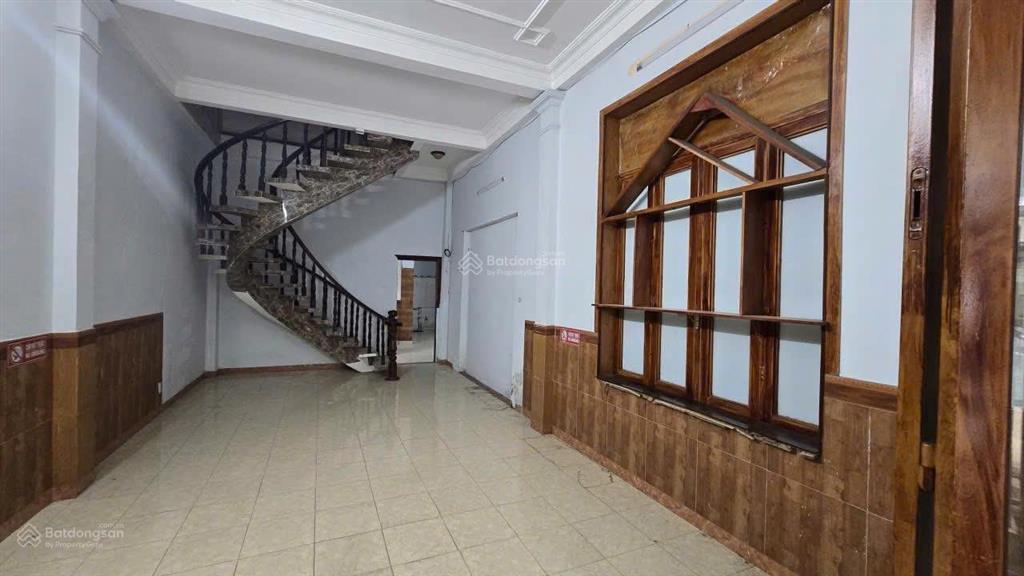 Cho thuê nhà mặt tiền đường đỗ bí dt 7,95x19 đúc 1 trệt 2 lầu  0946 567 *** hiểu