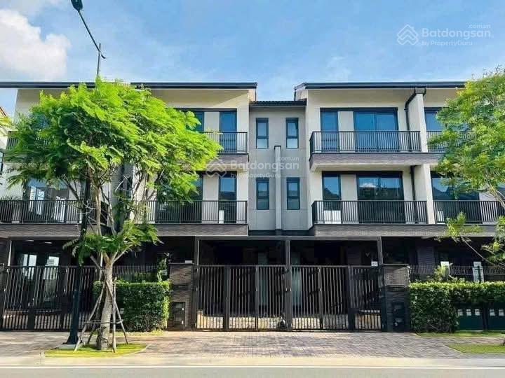 Nhà phố vườn có sổ hồng riêng sẵn sàng công chứng ngay