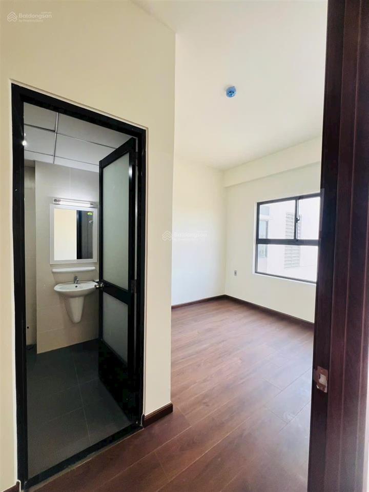 Cần sang nhượng lại căn hộ ehome 63m2 tầng 8 view đông nam giá siêu rẻ 1tỷ580