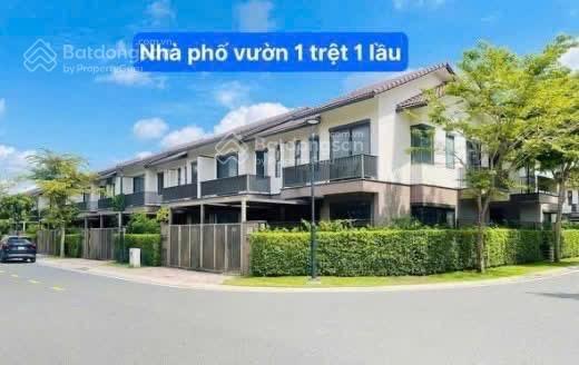 Nhà phố vườn 1 trệt 1 lầu chỉ 4 tỷ 2 đã có sổ hồng, gần công viên