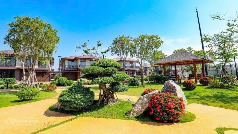 Nhà phố vườn 1 trệt 1 lầu chỉ 4 tỷ 2 đã có sổ hồng, gần công viên