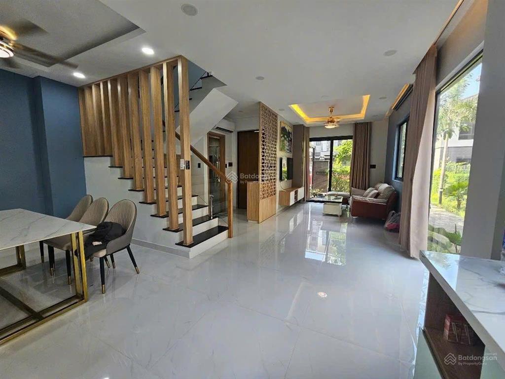 Chính chủ cần ra gấp căn nhà phố 1 trệt 2 lầu căn góc bìa đã có sổ hồng