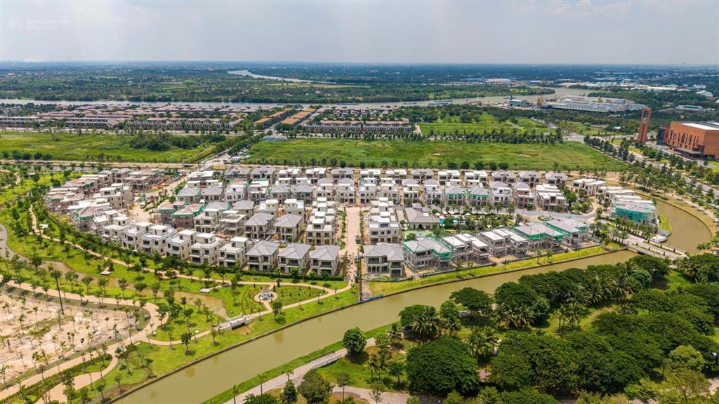 Bán biệt thự park village 1 trệt 2 lầu giá siêu tốt (14tỷ2), giá gốc 17tỷ2.