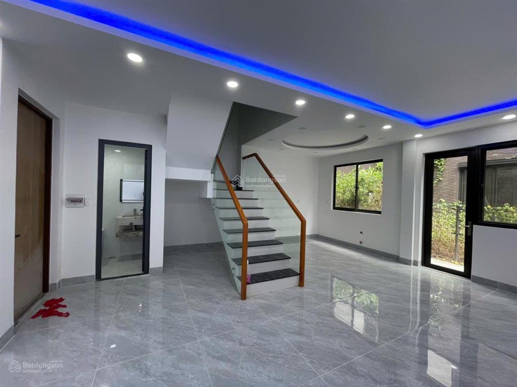 Nhà phố vườn 1 trệt 2 lầu dự án waterpoint (6x15) giá 4,8 tỷ
đã hoàn thiện nội thất cơ bản