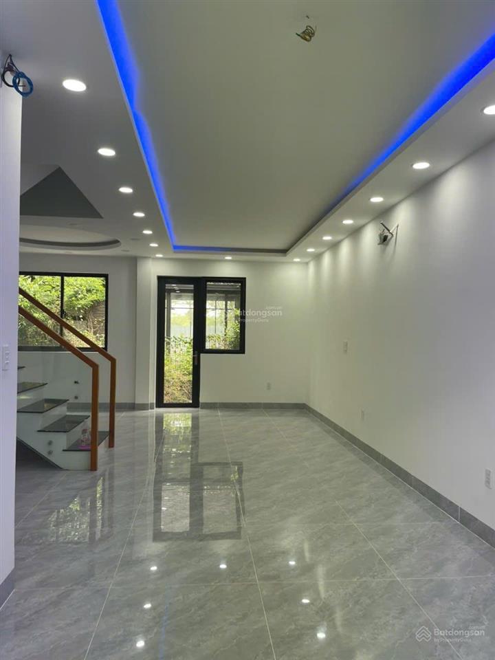 Nhà phố vườn 1 trệt 2 lầu dự án waterpoint (6x15) giá 4,8 tỷ
đã hoàn thiện nội thất cơ bản