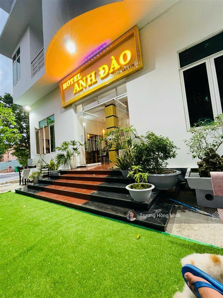 Bán khách sạn góc 2mt trần phú, thị trấn côn đảo, tp. vũng tàu, dt 16x17m  20 phòng  giá 35 tỷ