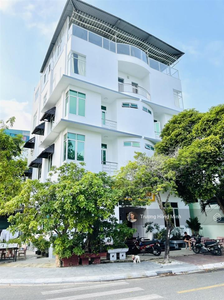 Bán khách sạn góc 2mt trần phú, thị trấn côn đảo, tp. vũng tàu, dt 16x17m  20 phòng  giá 35 tỷ