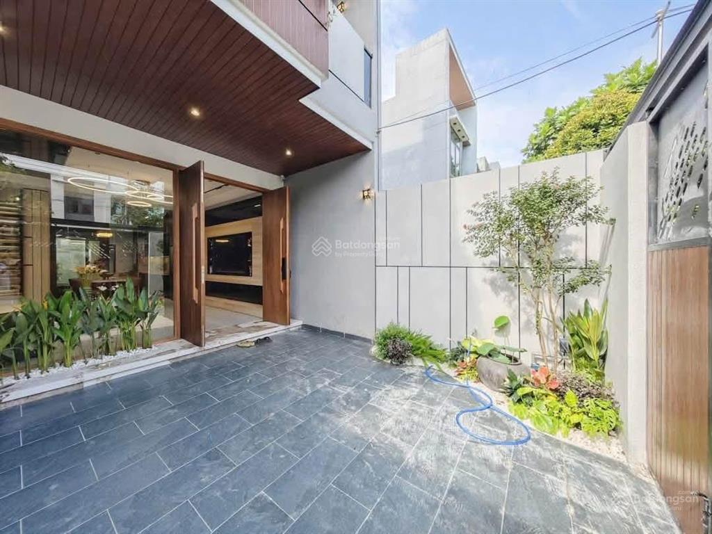 Cần bán gấp căn nhà 3 tầng giá rẻ đường cồn dầu 2 thuộc phường hoà xuân tp đà nẵng