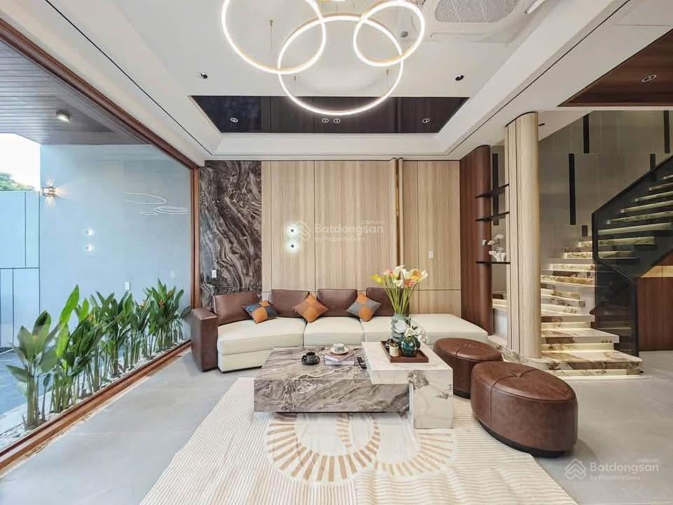 Cần bán gấp căn nhà 3 tầng giá rẻ đường cồn dầu 2 thuộc phường hoà xuân tp đà nẵng