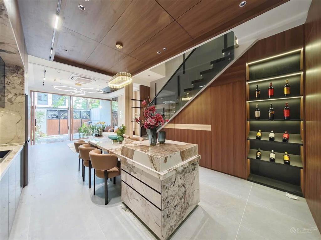Cần bán gấp căn nhà 3 tầng giá rẻ đường cồn dầu 2 thuộc phường hoà xuân tp đà nẵng
