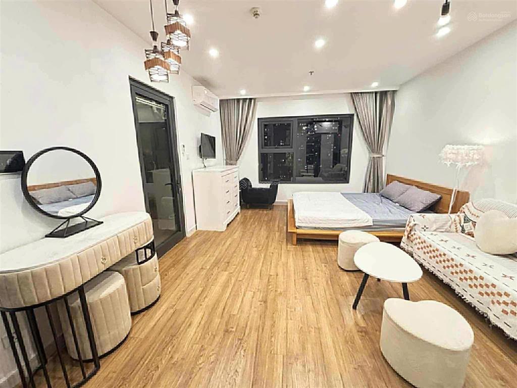 Hot! bán căn studio giá tốt chỉ 2.9 tỷ cho căn 32m2 đủ đồ siêu đẹp, view bể bơi vinhomes smart city