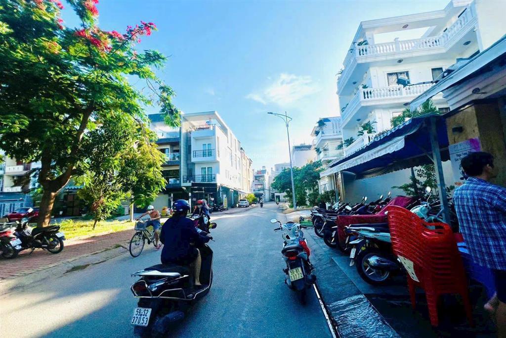 Bán đất nhà phố sau bệnh viện quận 2, bình trưng  110m²  đường 12m  giá 10.x  tỷ