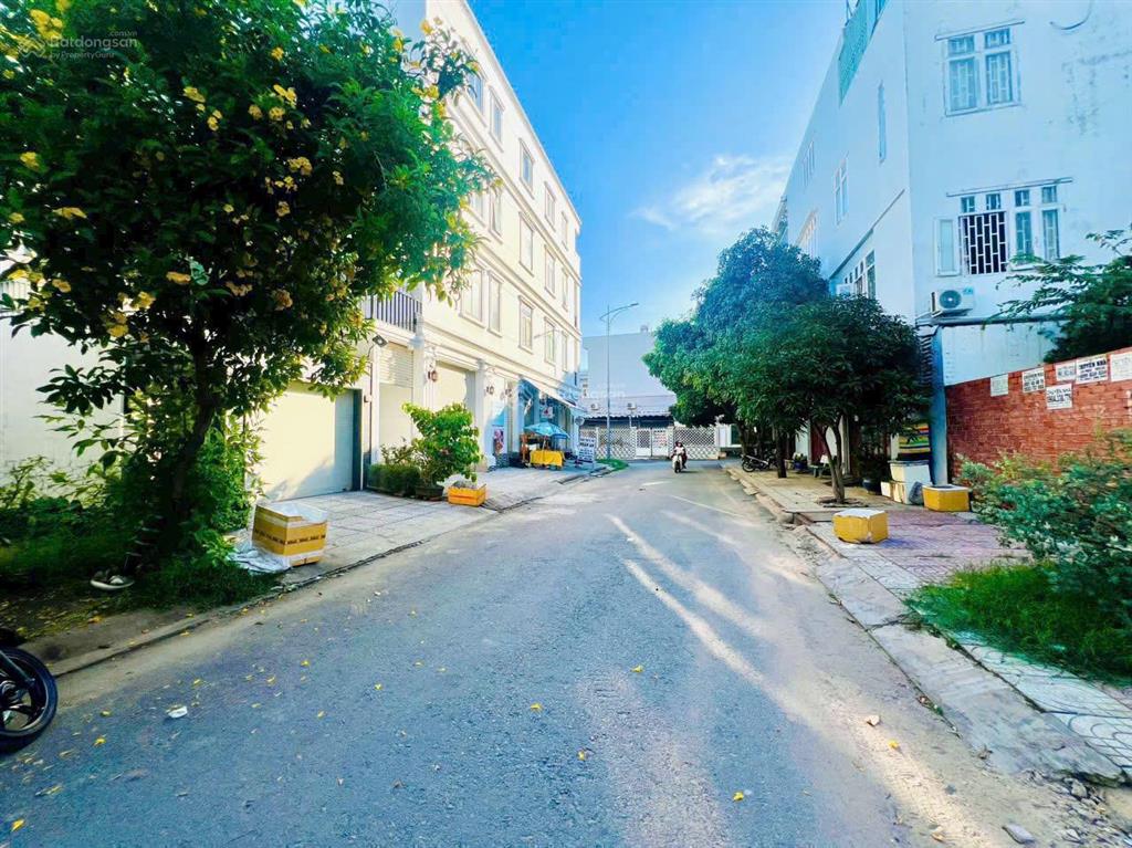 Bán đất nhà phố sau bệnh viện quận 2, bình trưng  110m²  đường 12m  giá 10.x  tỷ