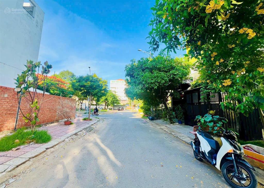 Bán đất nhà phố sau bệnh viện quận 2, bình trưng  110m²  đường 12m  giá 10.x  tỷ