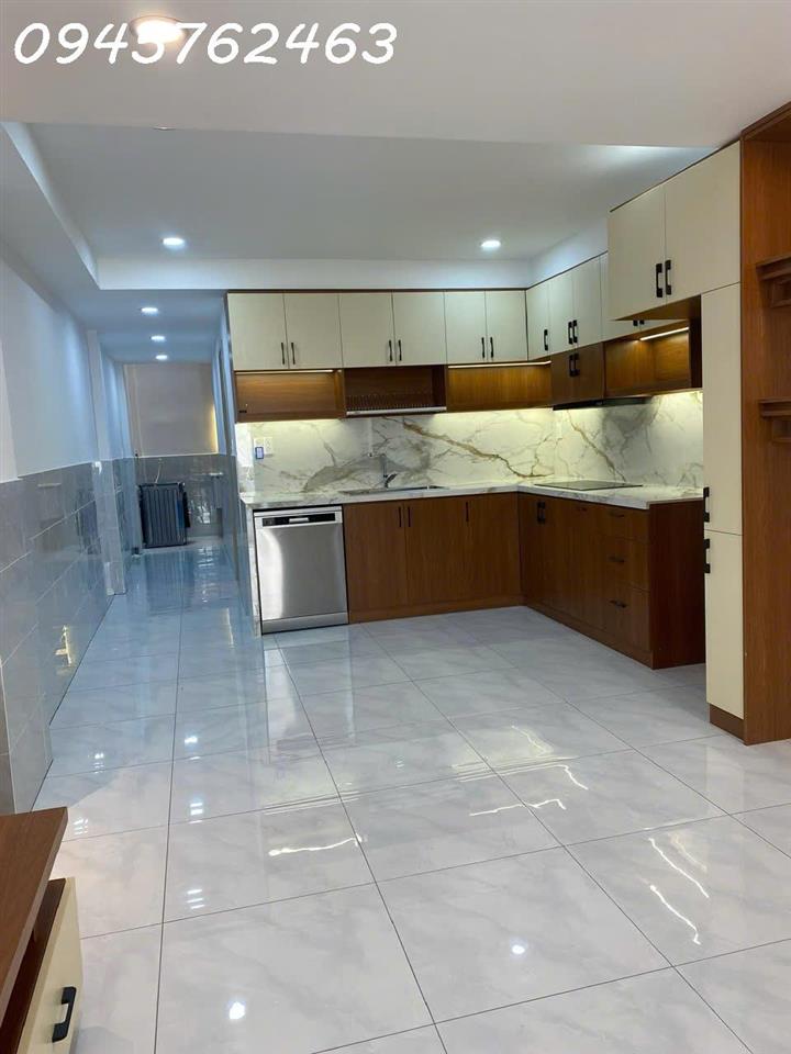 Bán nhà riêng 2 tầng tại đường Trường Sa, Phú Nhuận, DT 67.4 m2, 3PN + 2WC, giá 11 tỷ