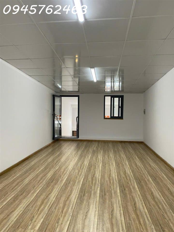 Bán nhà riêng 2 tầng tại đường Trường Sa, Phú Nhuận, DT 67.4 m2, 3PN + 2WC, giá 11 tỷ
