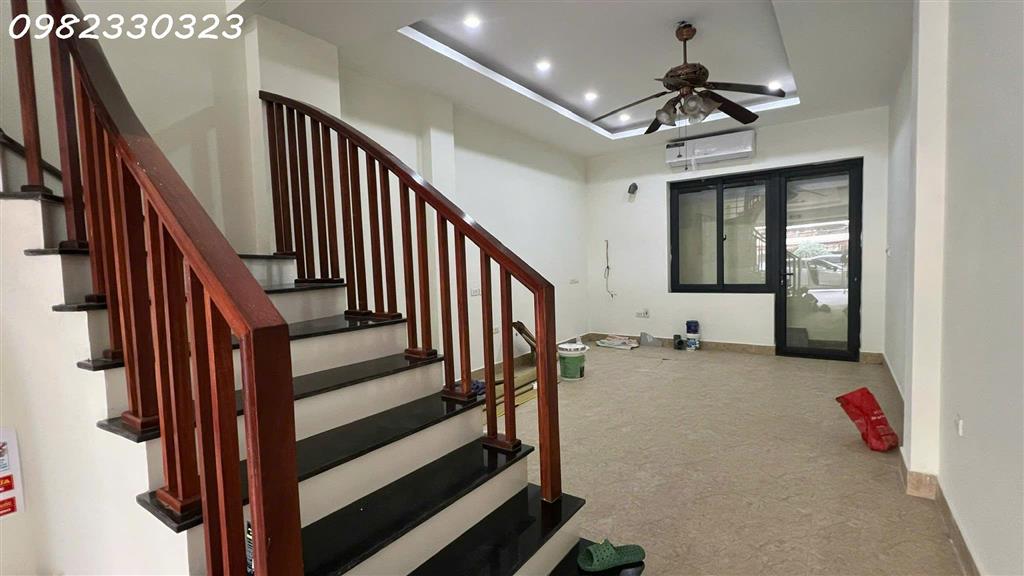 Cho thuê nhà làm văn phòng (tầng 1: 60m2, tầng 2: 62m2) tại Thanh Liệt, Hà Nội