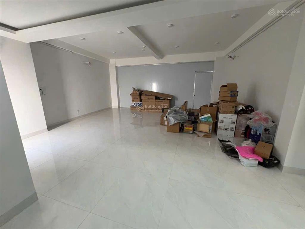 Cho thuê nhà mặt tiền trường sa, p. 3, quận bình thạnh (kế phan xích long)