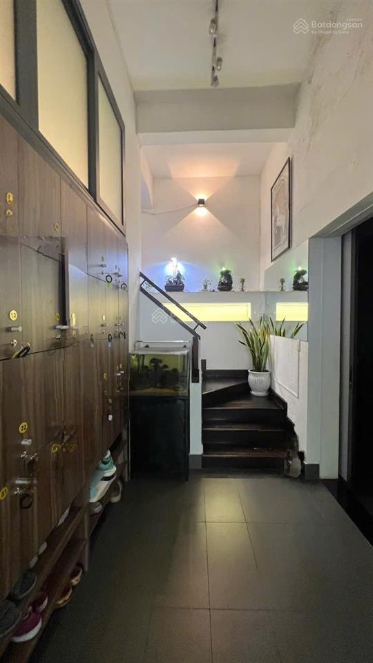 Cho thuê nhà mặt tiền thụt khu villa phạm ngọc thạch, quận 3