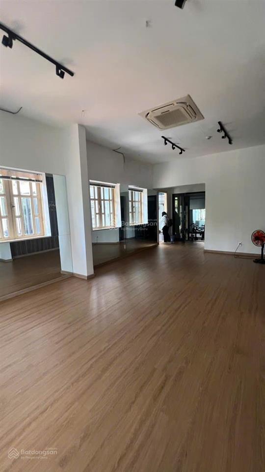 Cho thuê nhà mặt tiền thụt khu villa phạm ngọc thạch, quận 3