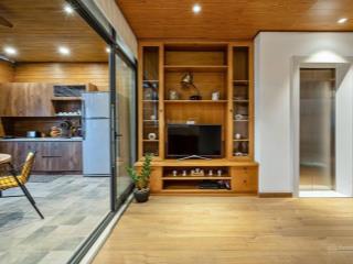 Hđt 83 triệu/tháng  13 chdv khu phan đăng lưu, pn  (5,6 x 24m)  hầm, 6 tầng, tm  chỉ 22,9 tỷ