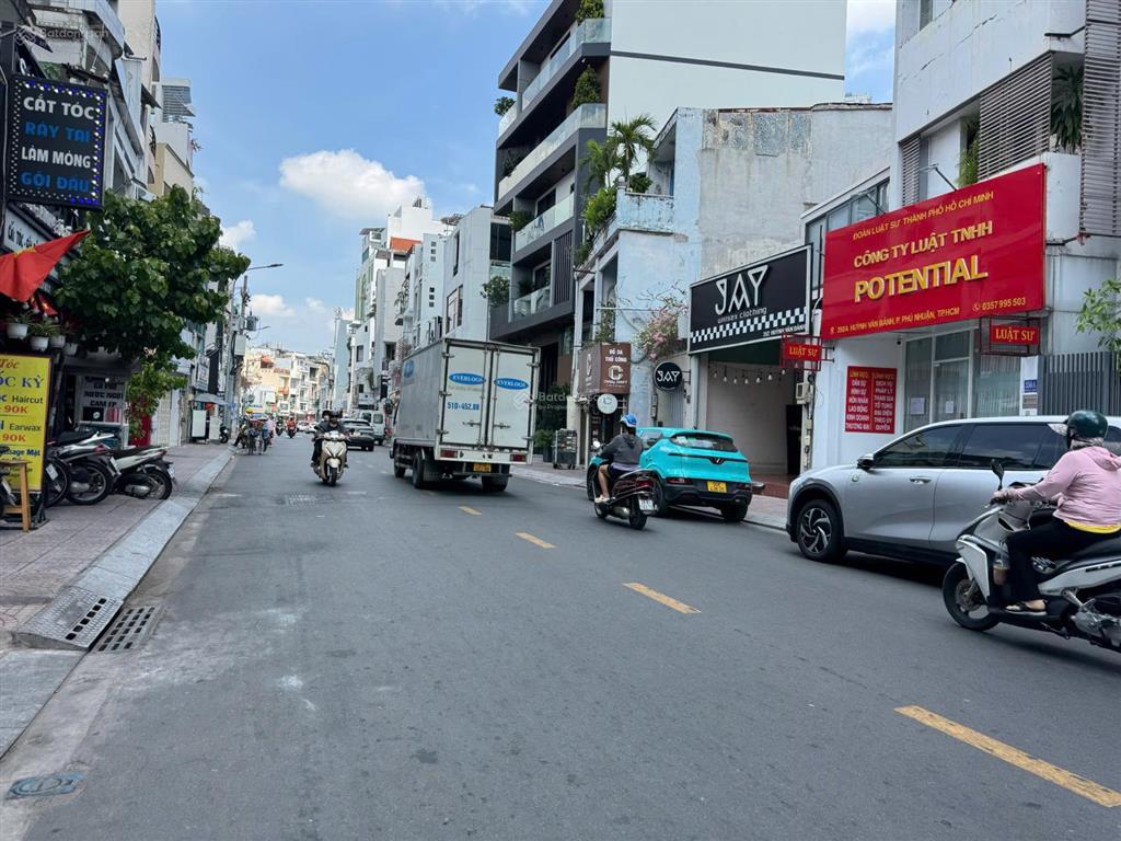 Siêu phẩm hiếm! mt huỳnh văn bánh, p14  dt 3.6 x 17m, nở hậu 6.2m (62.5m2)  4 tầng  chỉ 20.4 tỷ