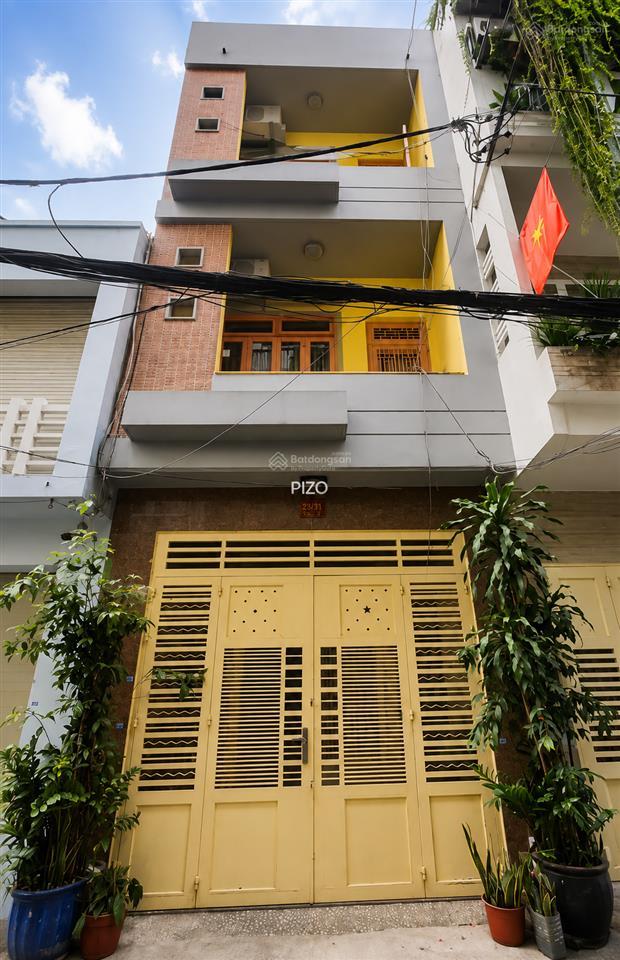 Hẻm đẹp ngay nhà nghệ sĩ! hxh đoàn thị điểm, p1  (4 x 13m)  kc 4 tầng kiên cố  chỉ 12,9 tỷ tl