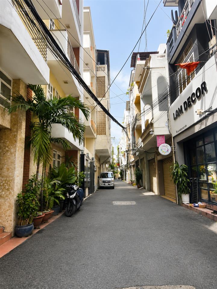 Hẻm đẹp ngay nhà nghệ sĩ! hxh đoàn thị điểm, p1  (4 x 13m)  kc 4 tầng kiên cố  chỉ 12,9 tỷ tl
