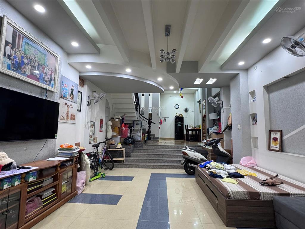 Cách mặt tiền 1 căn! nhà đẹp huỳnh văn bánh  (5 x 15m) vuông vức  4 tầng (5 pn)  chỉ 12.9 tỷ