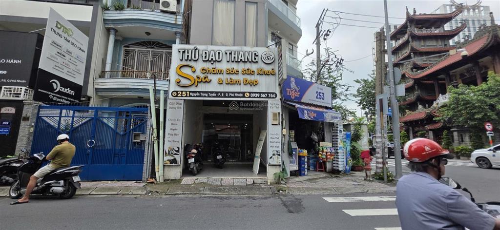 Mặt tiền kinh doanh nguyễn trọng tuyển, pn  4 x 16m (63.3m2)  kc 7 tầng, hđt 50tr  chỉ 17.9 tỷ