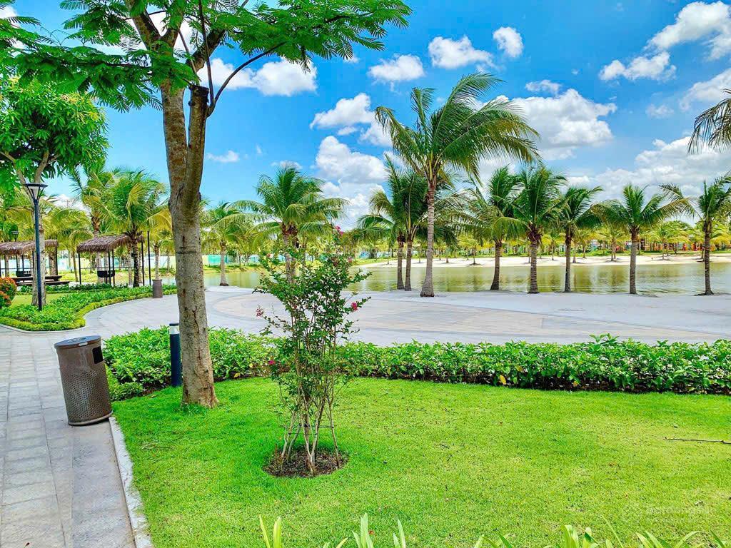 Bán nhà phố vinhomes grand park, diện tích 84 m2, ngang 7m. vị trí đẹp. giá 13.5 tỷ