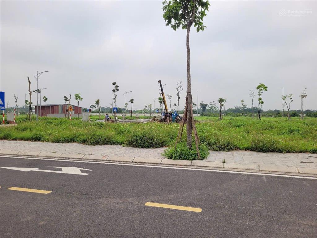 Cần bán gấp đấu giá tây bắc lễ pháp phúc thịnh hà nội. sát sân bay và cầu nhật tân