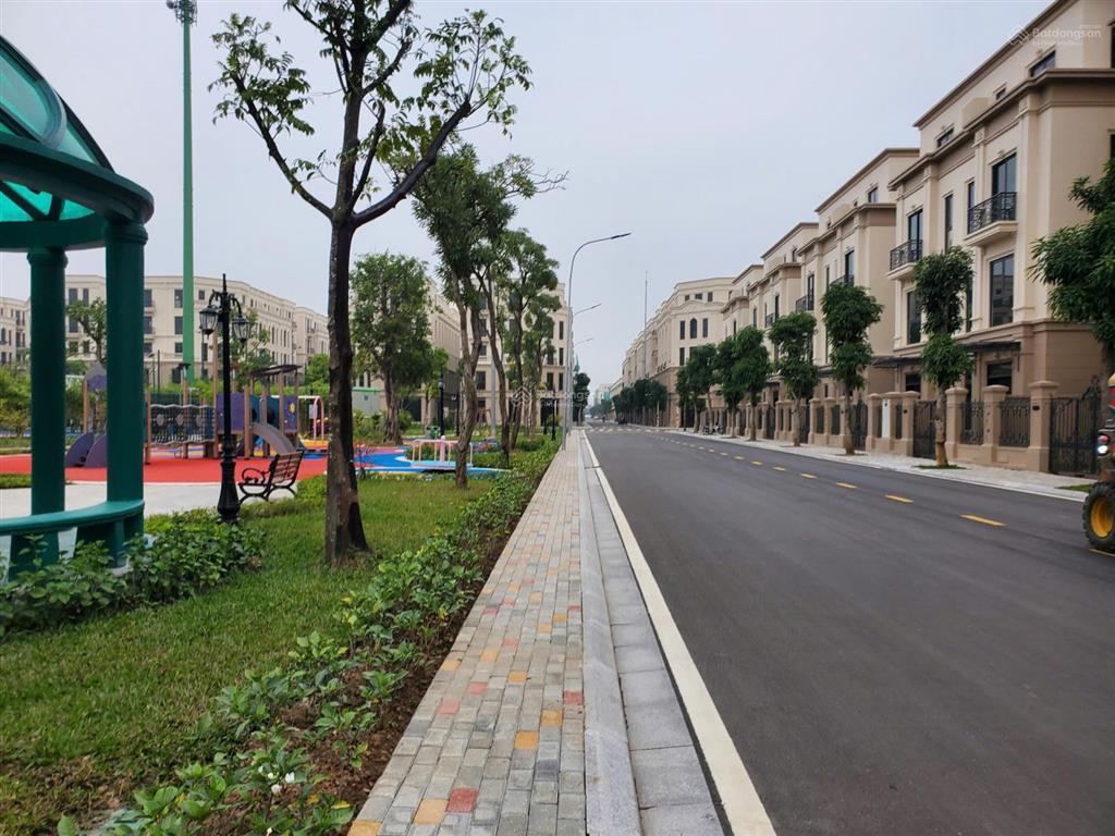 Em tìm khách vip mua song lập sát hồ vinhomes cổ loa.