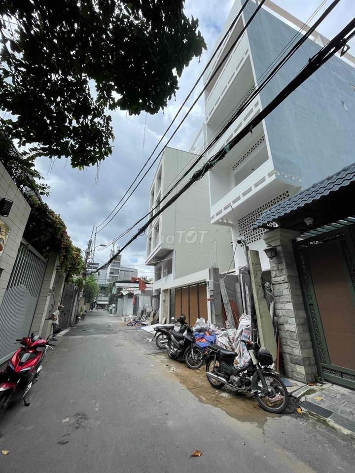 Nhà nguyên căn mới 100% đang hoàn thiện