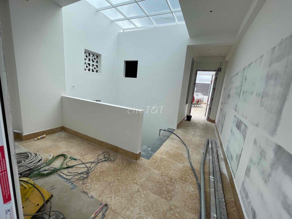Nhà nguyên căn mới 100% đang hoàn thiện