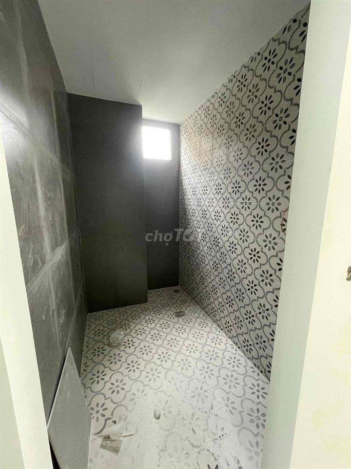 Nhà nguyên căn mới 100% đang hoàn thiện