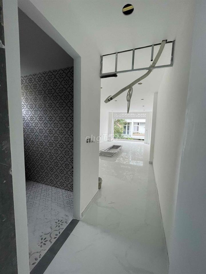 Nhà nguyên căn mới 100% đang hoàn thiện
