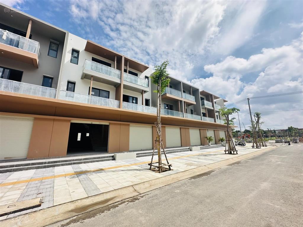 Bán nhà phố shophouse 3 tầng sun casa square vsip iia  nhận nhà ngay chỉ 1,1 tỷ