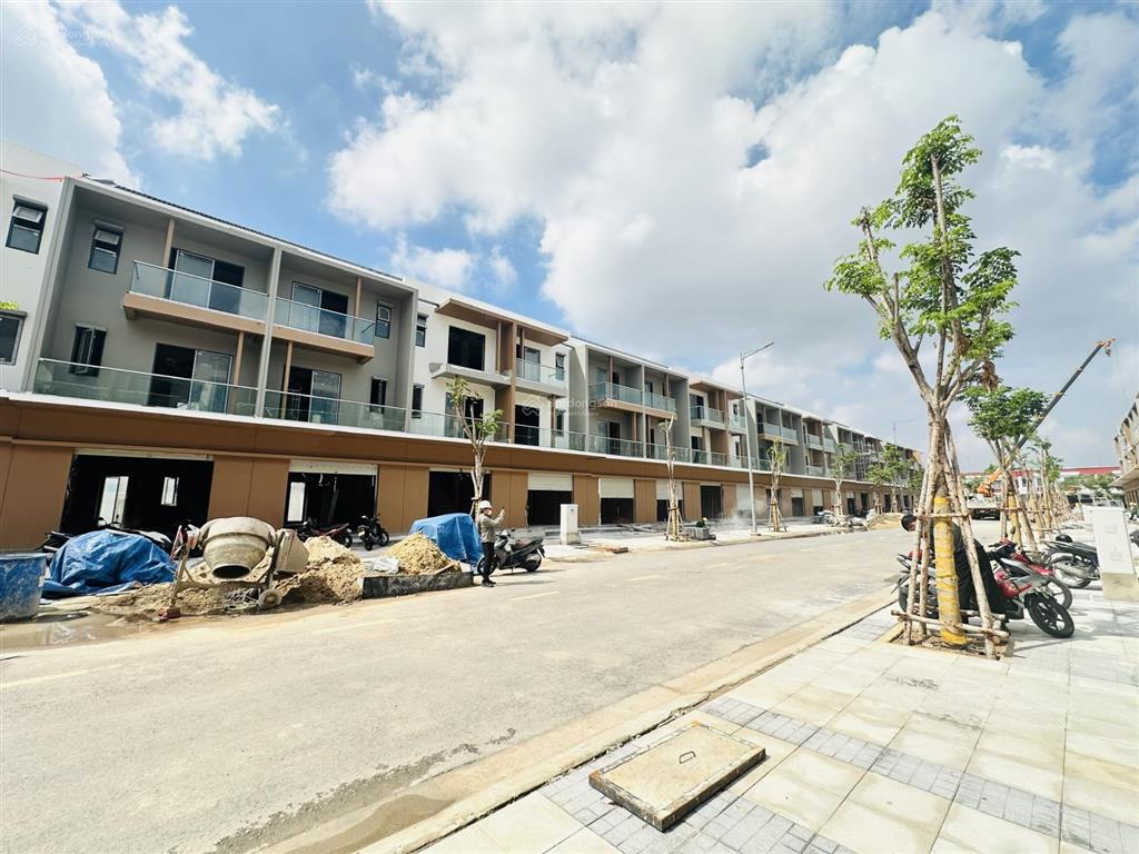 Bán nhà phố shophouse 3 tầng sun casa square vsip iia  nhận nhà ngay chỉ 1,1 tỷ