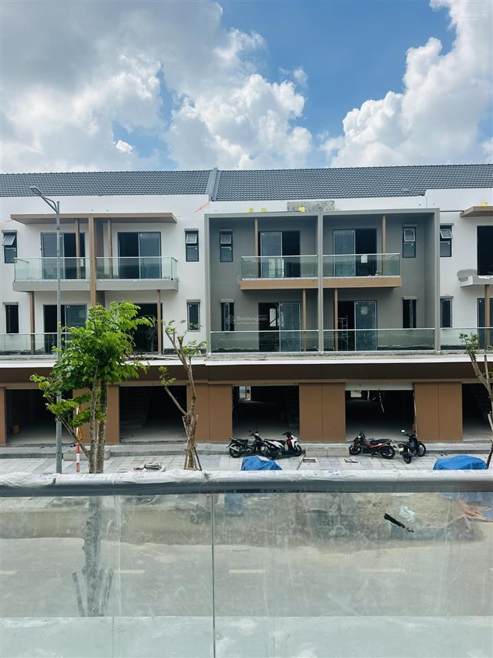 Bán nhà phố shophouse 3 tầng sun casa square vsip iia  nhận nhà ngay chỉ 1,1 tỷ