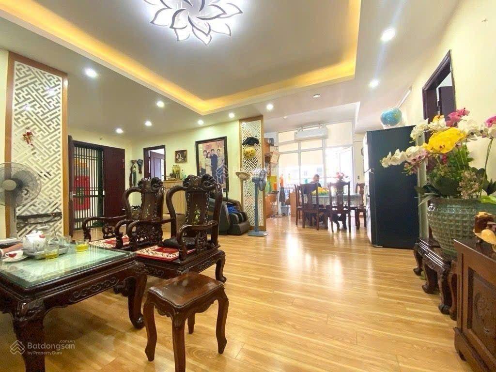 Nhỉnh 9 tỷ  3 ngủ  dt 102m2 chung cư c18 lạc long quân, tặng full nội thất gỗ tự nhiên, sổ sẵn