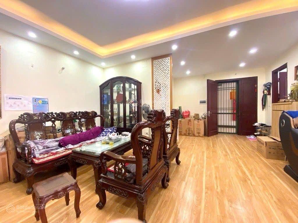 Nhỉnh 9 tỷ  3 ngủ  dt 102m2 chung cư c18 lạc long quân, tặng full nội thất gỗ tự nhiên, sổ sẵn