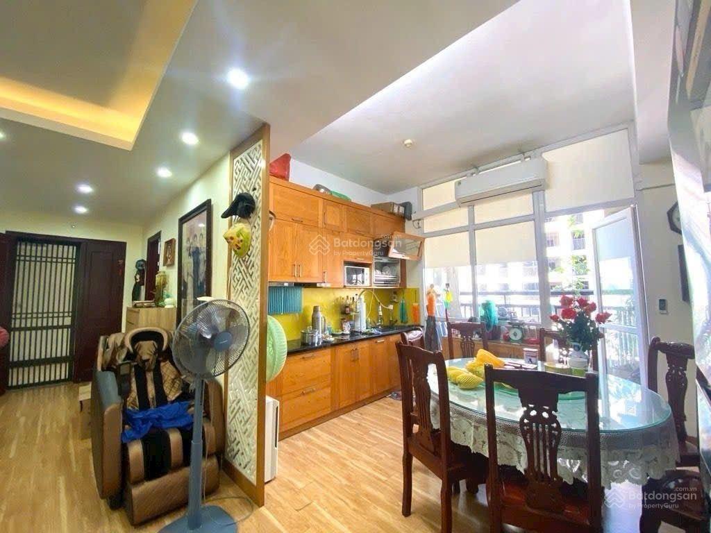 Nhỉnh 9 tỷ  3 ngủ  dt 102m2 chung cư c18 lạc long quân, tặng full nội thất gỗ tự nhiên, sổ sẵn