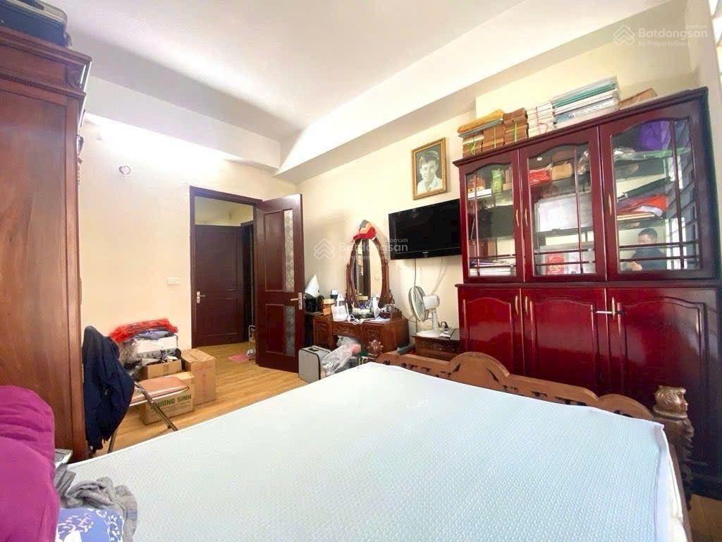 Nhỉnh 9 tỷ  3 ngủ  dt 102m2 chung cư c18 lạc long quân, tặng full nội thất gỗ tự nhiên, sổ sẵn