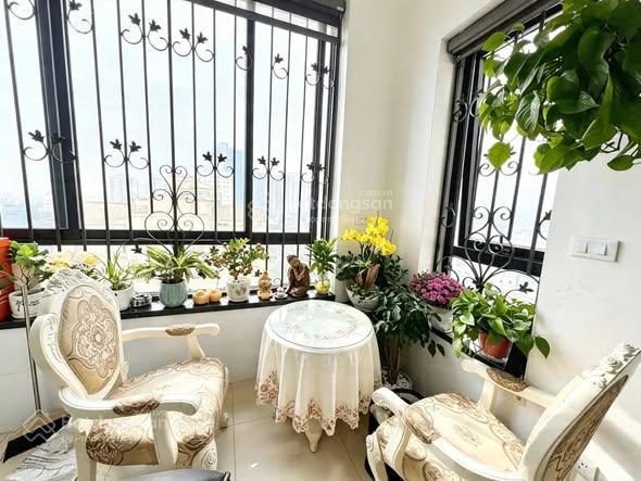 Nhỉnh 6 tỷ! hộ khẩu tây hồ, cần bán căn hộ 2 ngủ 72m2 chung cư xuân la, hướng đông nam view hồ tây