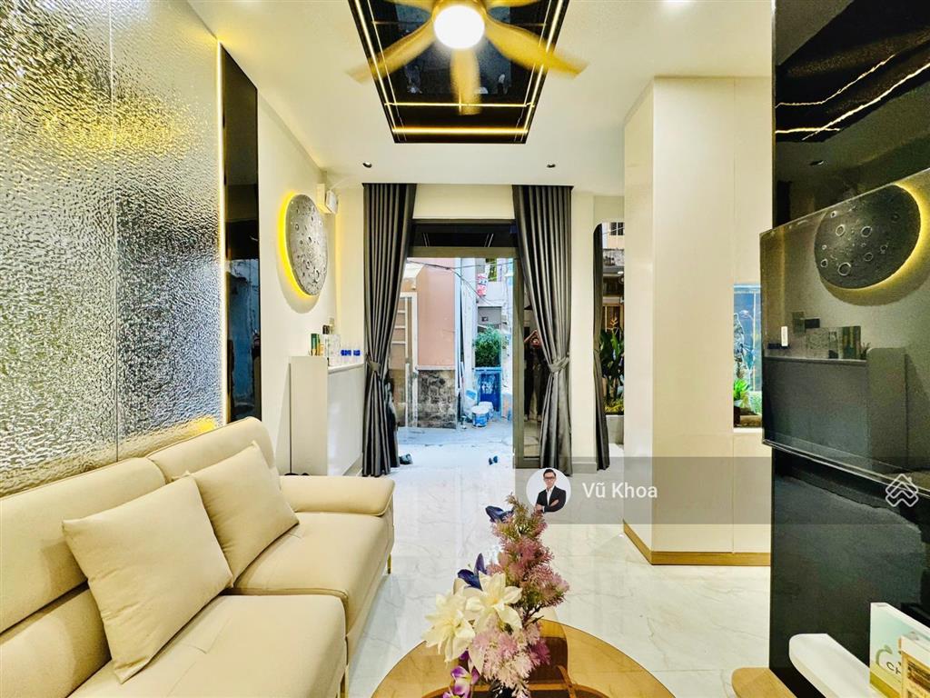 Dọn vào ở ngay! thích quảng đức, phú nhuận  dt 6x6m, vuông vức (sẵn 4 tầng, 3 pn) chỉ 7,9 tỷ tl